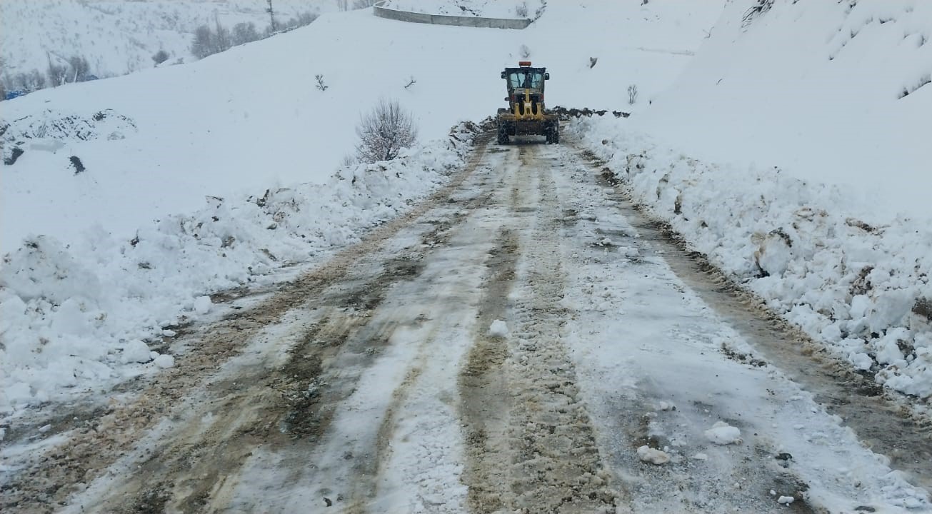 Diyarbakır’da 69 kırsal mahallenin yolu ulaşıma açıldı
