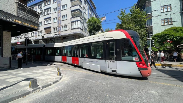 Bağcılar'da tramvay raydan çıktı