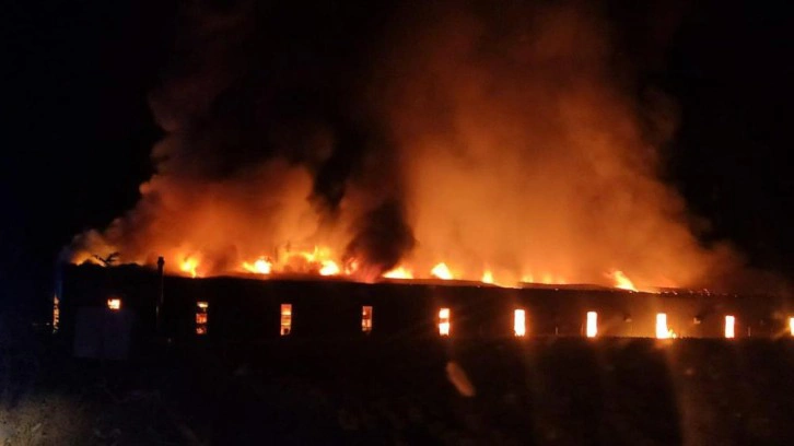 Bursa’da plastik fabrikası alev alev yandı