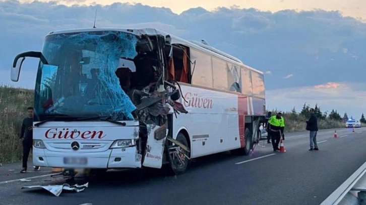 Denizli'de feci kaza: Yolcu otobüsü ile TIR çarpıştı, 2 ölü!