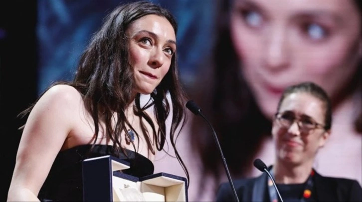 En İyi Kadın Oyuncu ödülünü alan Merve Dizdar'ın Cannes'taki konuşması geceye damga vurdu