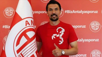Antalyaspor, Alperen Uysal ile yollarını ayırdı
