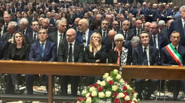 Hakan Fidan Berlusconi'nin cenaze töreninde