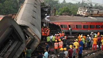 Hindistan'da 275 kişinin öldüğü tren kazasında 'sinyalizasyon müdahalesi' şüphesi