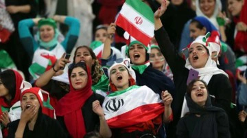 İran'da futbolsever kadınlar için devrim gibi karar