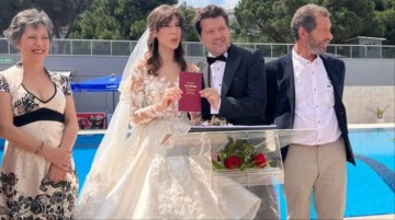 Oyuncu İlker Aksum, 2 yıllık sevgilisiyle evlendi