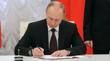 Putin, hükümlülerin sözleşme kapsamında askere alınmasına ilişkin yasayı imzaladı