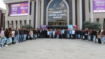 Şahinbey Belediyesi'nin 6'ıncı kitap fuarı depremzede öğrencileri ağırladı