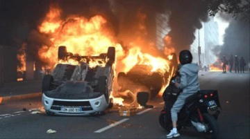 Şiddetli çatışmaların sürdüğü Fransa'da büyükelçilikten Türk vatandaşlarına uyarı