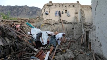 Son Dakika: Afganistan'daki depremlerde hayatını kaybedenlerin sayısı 2 bini aştı