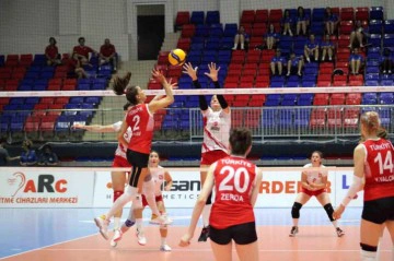 Türkiye İşitme Engelliler Voleybol Kadın Milli Takımı Polonya'yı 3-0 Yendi